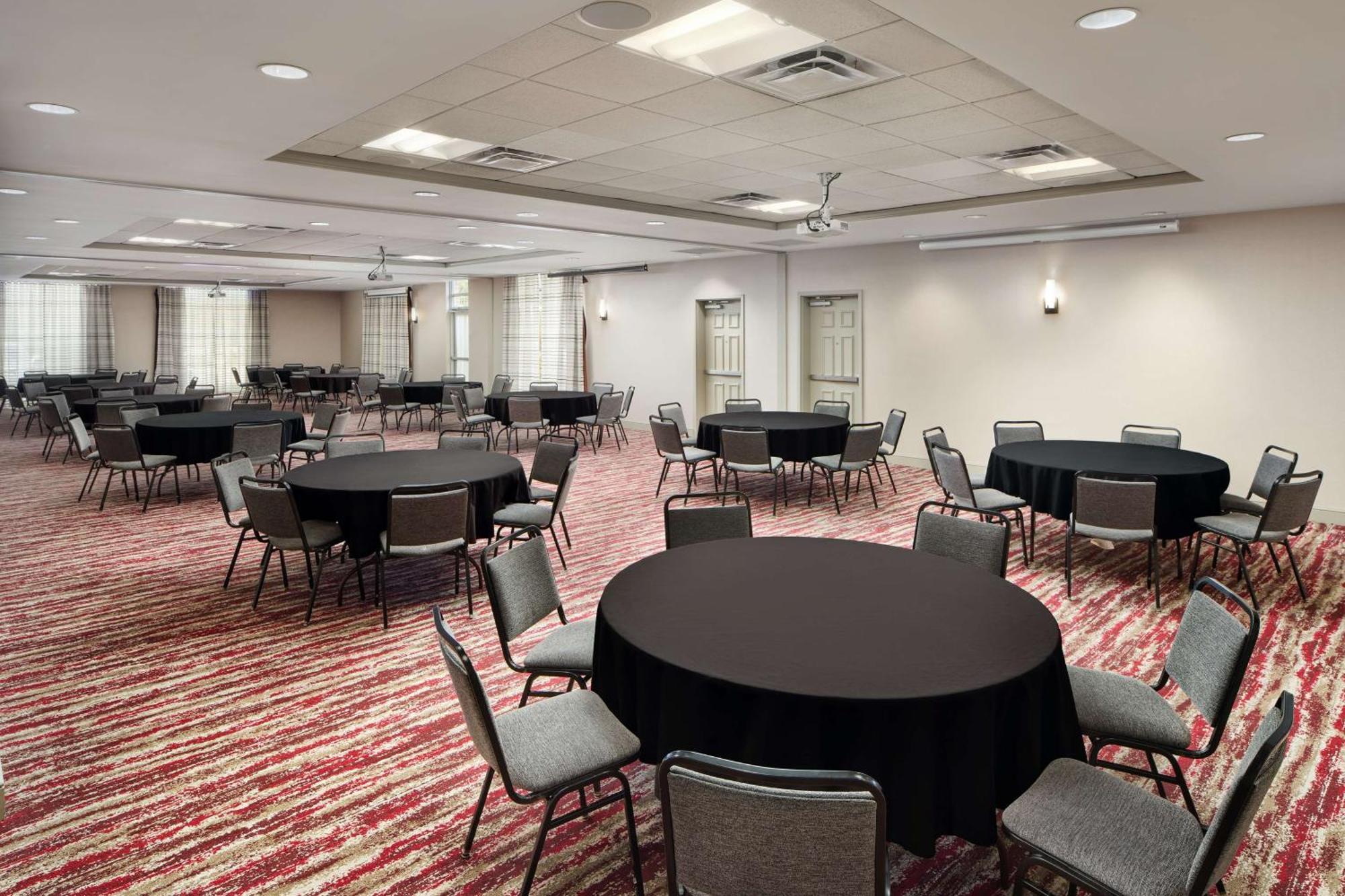 Hilton Garden Hotel 3*